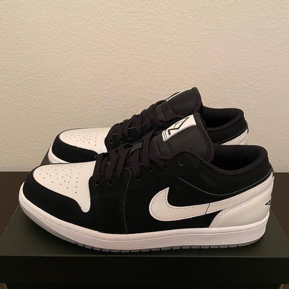 Jordan 1 Low Diamond - Mens Size 9